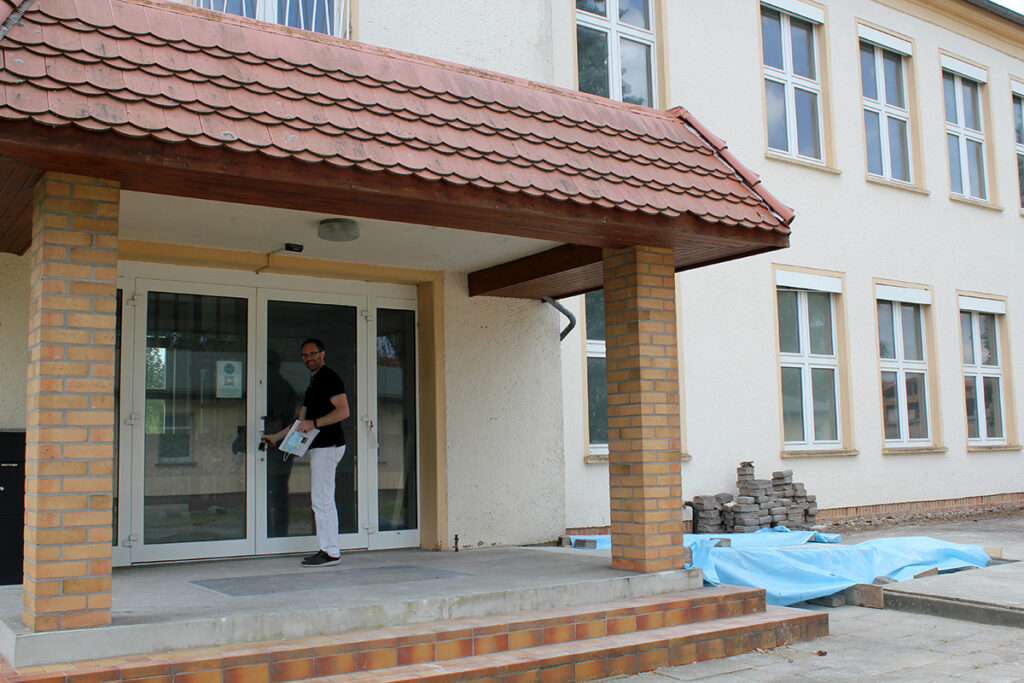 Fridolin Zeisler freut sich auf den Einzug in das neue Domizil der kultur.schule Malchin. Foto: Manuela Heberer