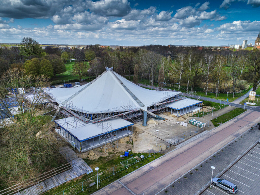 vielsehn-magazin-stadthalle-neubrandenburg-baustelle-foto-georg-hundt