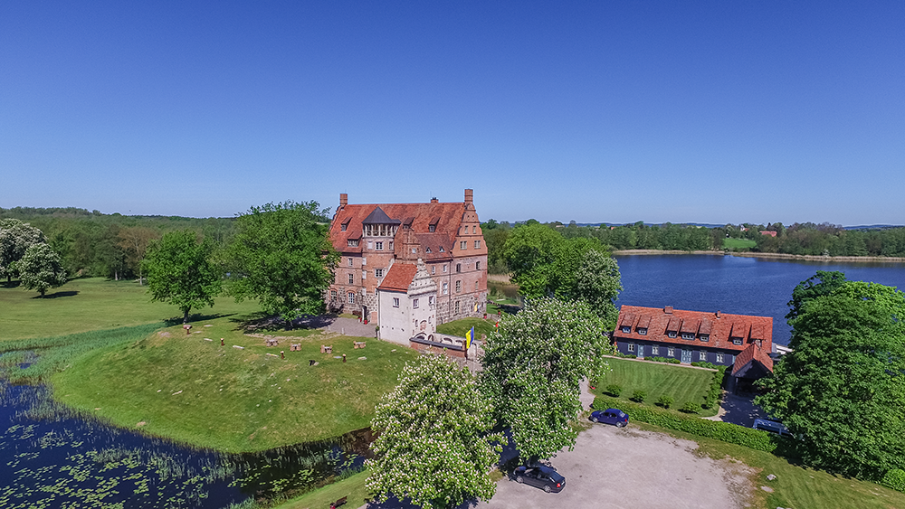Mehr über den Artikel erfahren Schloss & Gut Ulrichshusen