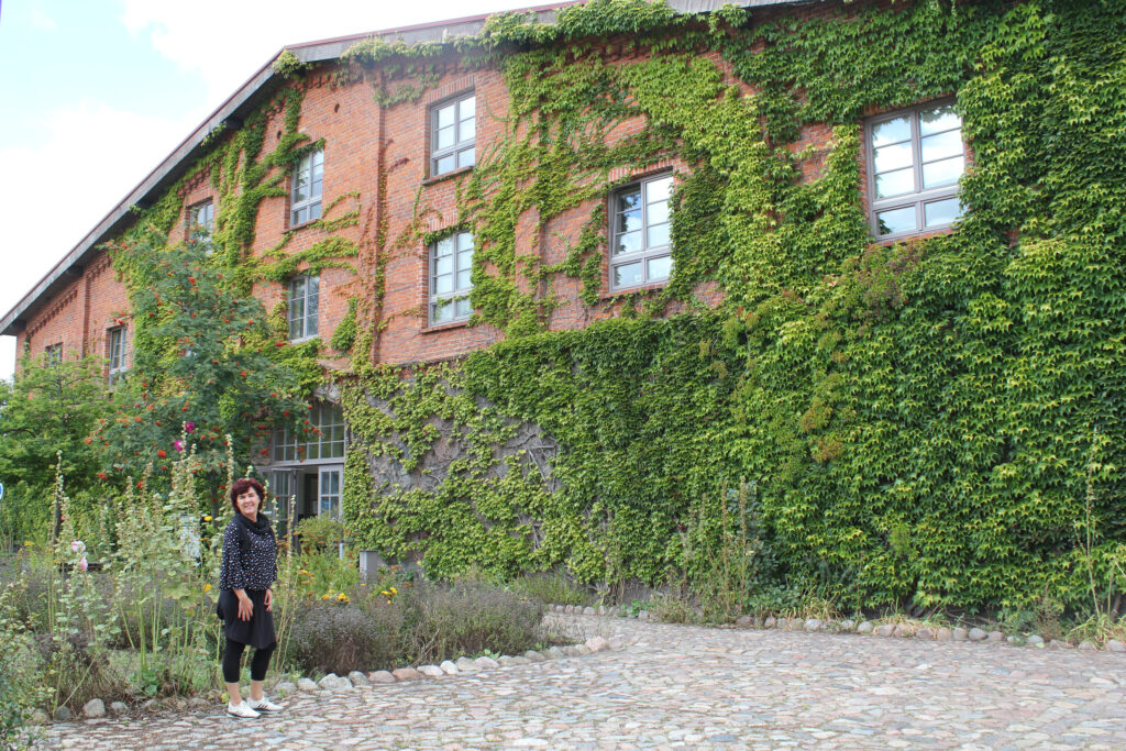 vielsehn-magazin-scheune-bollewick-scheunenmanagerin-doreen-hörning-foto-manuela-heberer