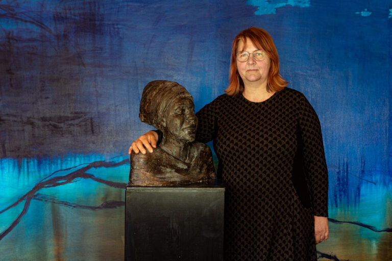 Medusa im Garten: Bildhauerin Kathrin Wetzel